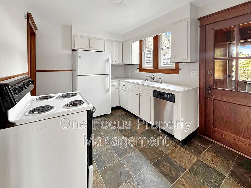 1st image of 1012 Louisa St