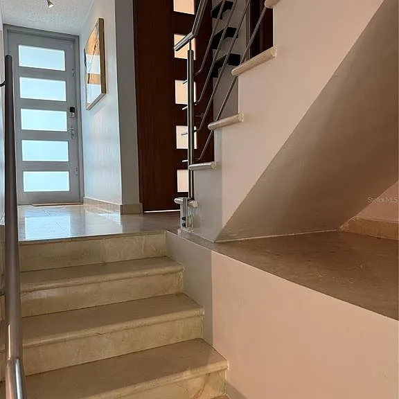8 A — Photo 25