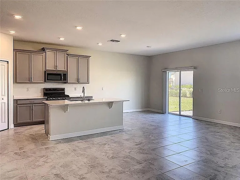 1307 Oak Crest St — Photo 15