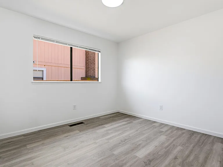 800 Locust Dr — Photo 34