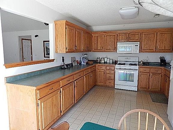 5th image of 605 Sunset Dr