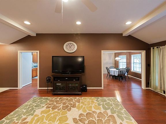 5th image of 3506 Lone Pine Dr
