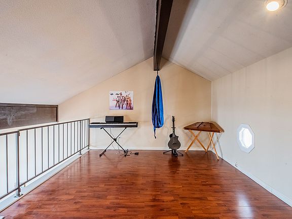 2nd image of 3506 Speedway Room D