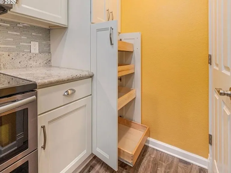 1440 NE Paropa Ct — Photo 8