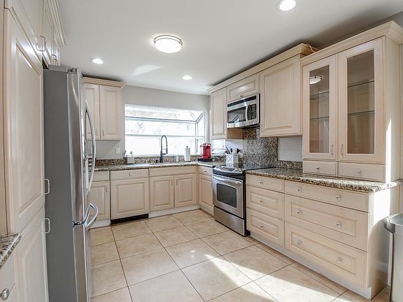 3rd image of 7217 Springleaf Court