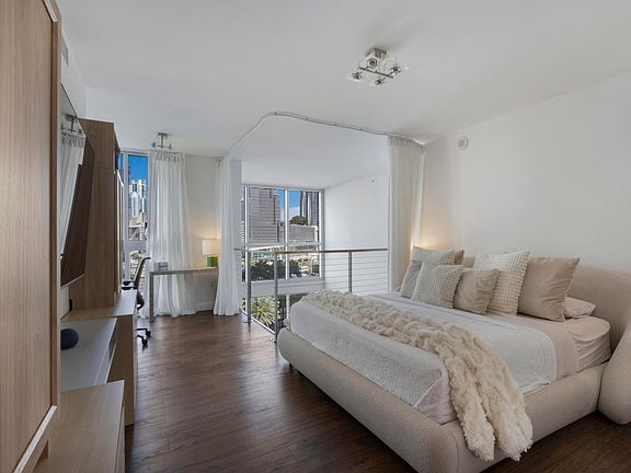 5th image of 90 SW 3rd Street #Th700a