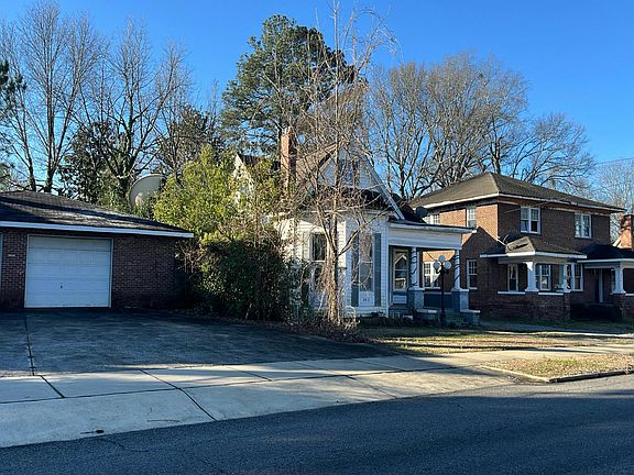 3rd image of 942 Chestnut St