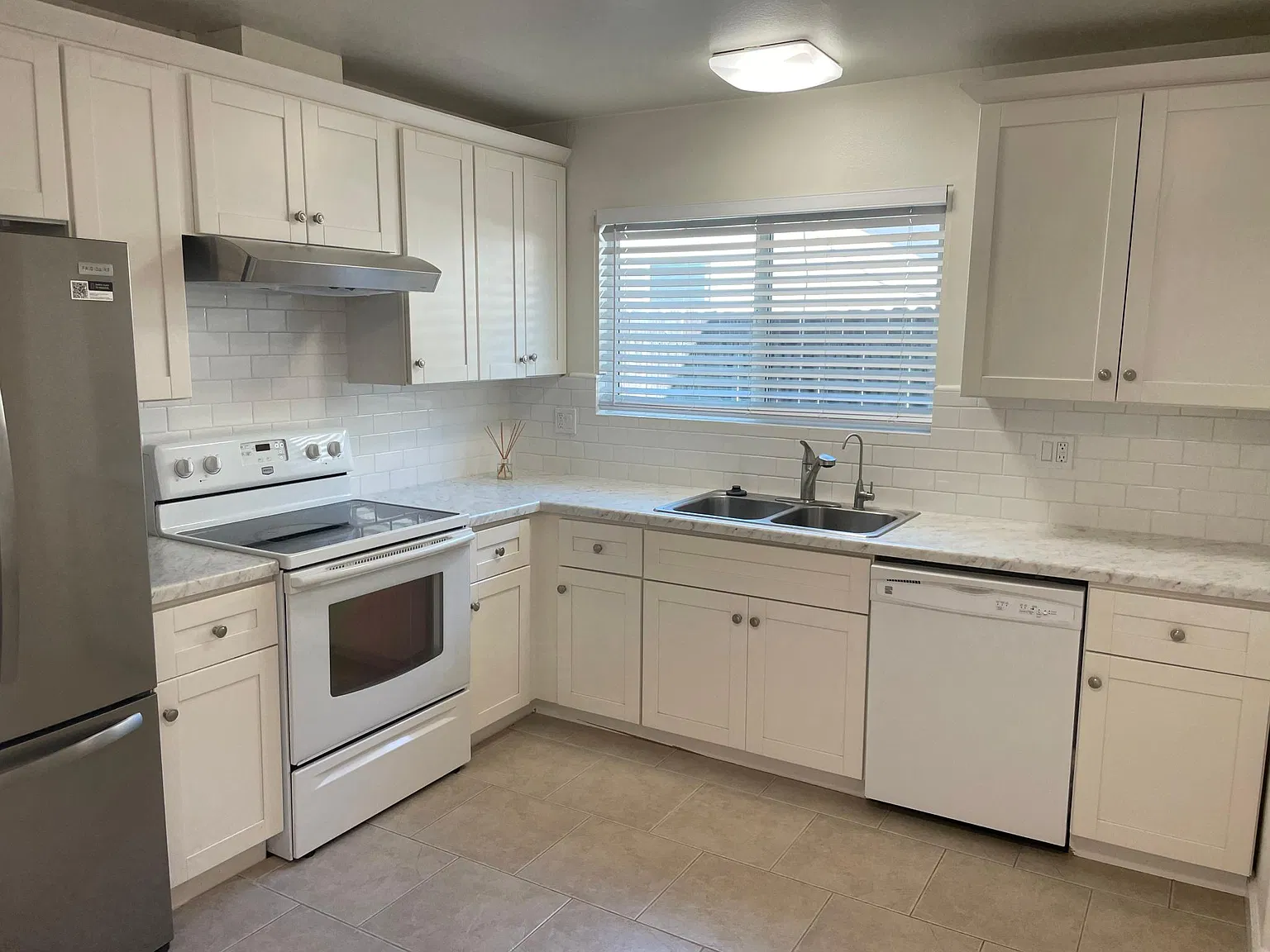 3 bed, 1114 sqft, $4,200 — Photo 4