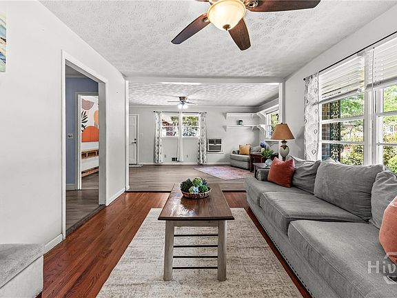 5th image of 157 Glendale Heights