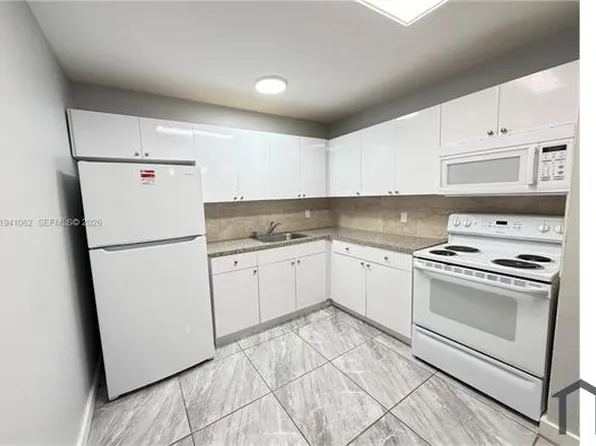 4801 SW 18th St, Hollywood, FL 33023