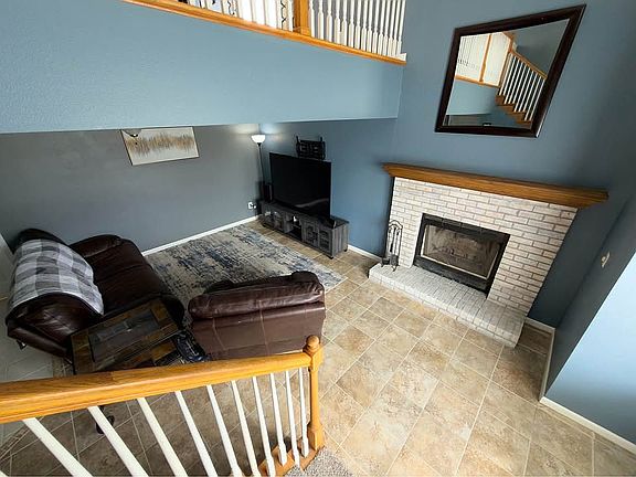 Living Room/Fireplace