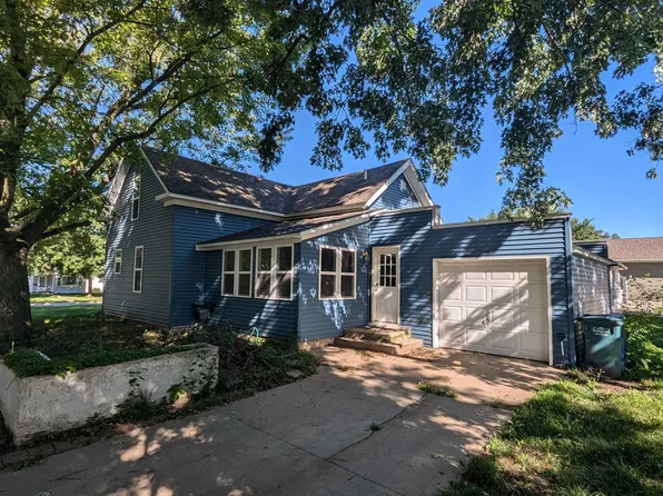 429 Arizona Ave SW, Orange City, IA 51041