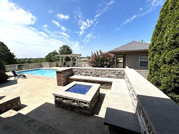 3rd image of 207 Eric Dr
