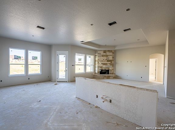 5th image of 142 Pine Valley Dr