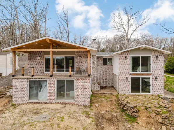 2930 Egyptian Hills Dr, Creal Springs, IL 62922