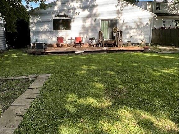 2nd image of 1176 Iroquois Ave