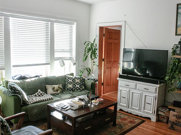 2nd image of 4700 N Winchester Ave #1V