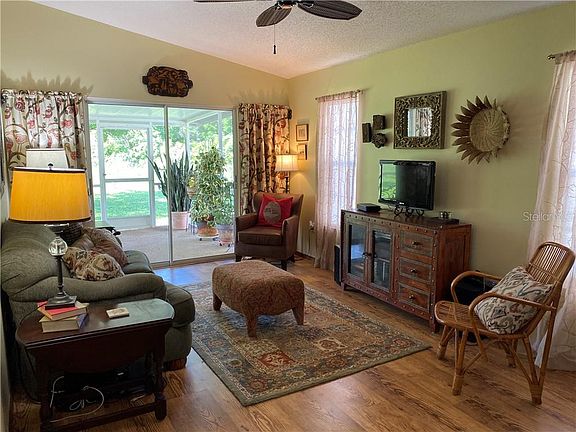 3rd image of 535 Bearded Oaks Cir
