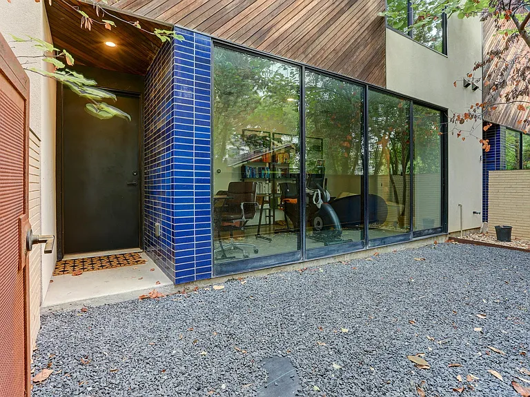 1713 Bluebonnet Ln #D — Photo 2