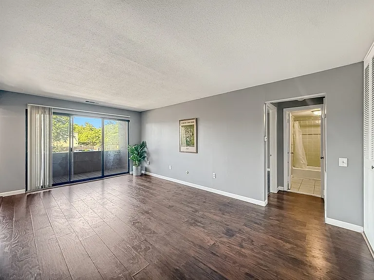 22 Shrewsbury Green Dr #I — Photo 9