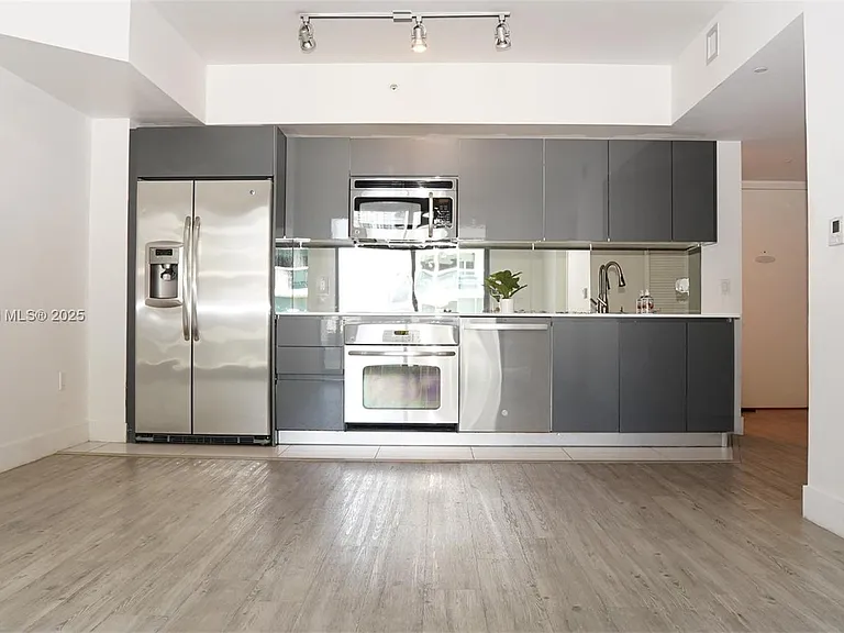 31 SE 6th St #1108 — Photo 4