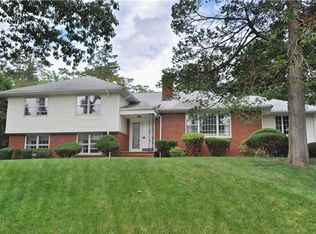 81 Grover Ln, West Caldwell, NJ 07006