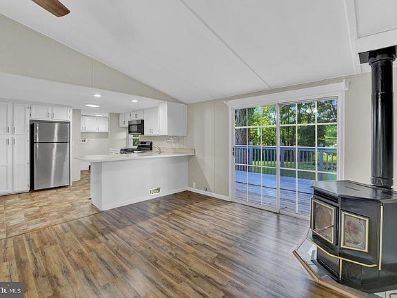 3rd image of 1521 Dooley Rd