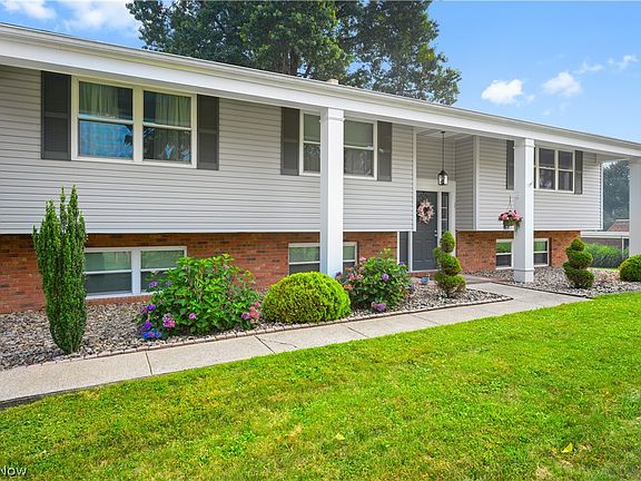 3rd image of 122 Oak Dr