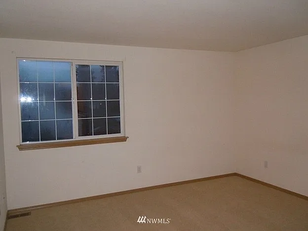 18325 SE 261st Ct — Photo 6