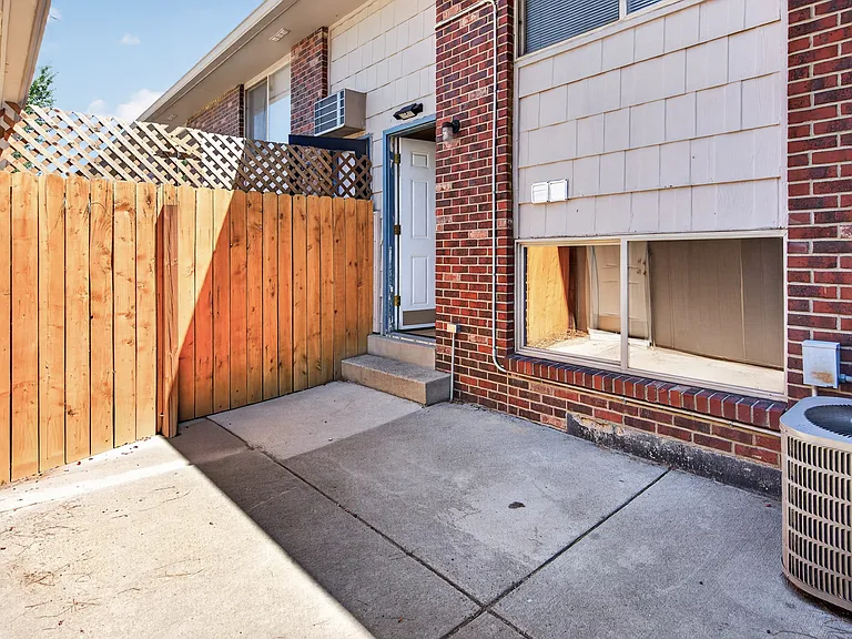 1434 Hover St #2 — Photo 35