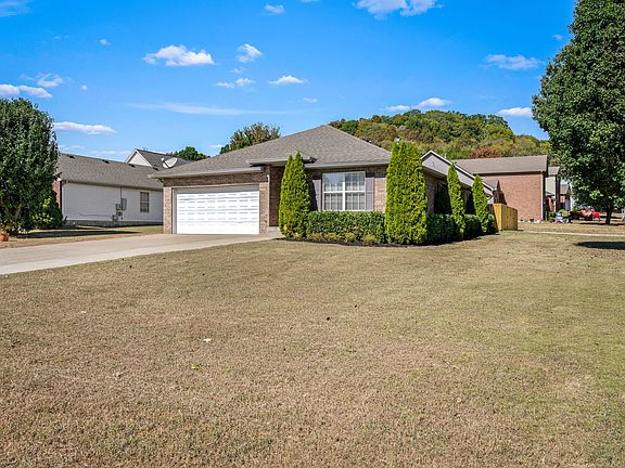 4th image of 2163 Spring Hill Cir