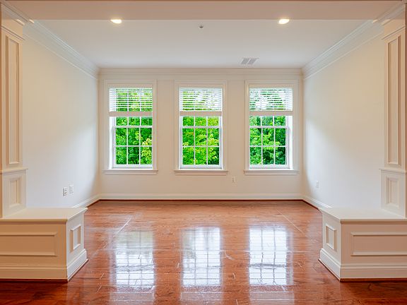 3rd image of 1781 Chain Bridge Rd APT 401