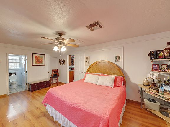 3rd image of 102 E 3rd St