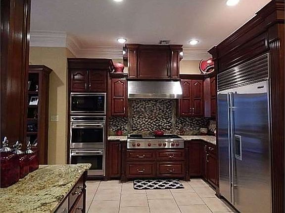 3rd image of 3820 Yorkshire Dr