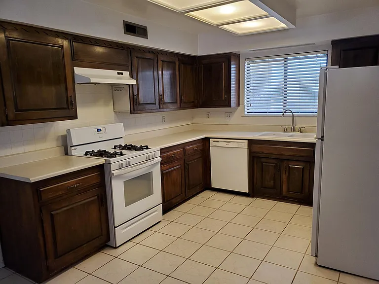 11519 Morocco Rd NE — Photo 7
