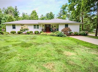 6827 Seneca Rd, Mayfield Village, OH 44143