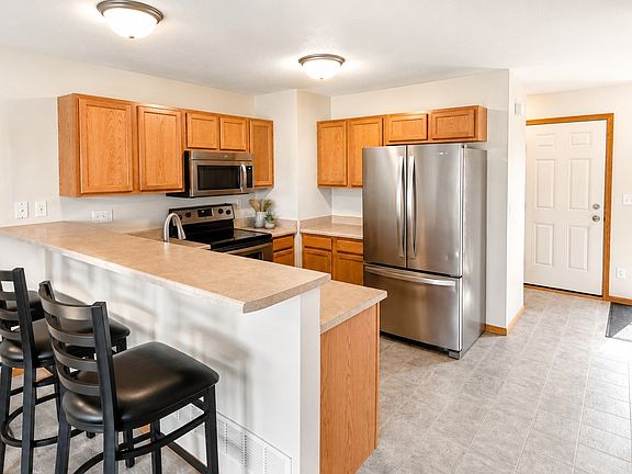 5th image of 1450 Tower Ln NE