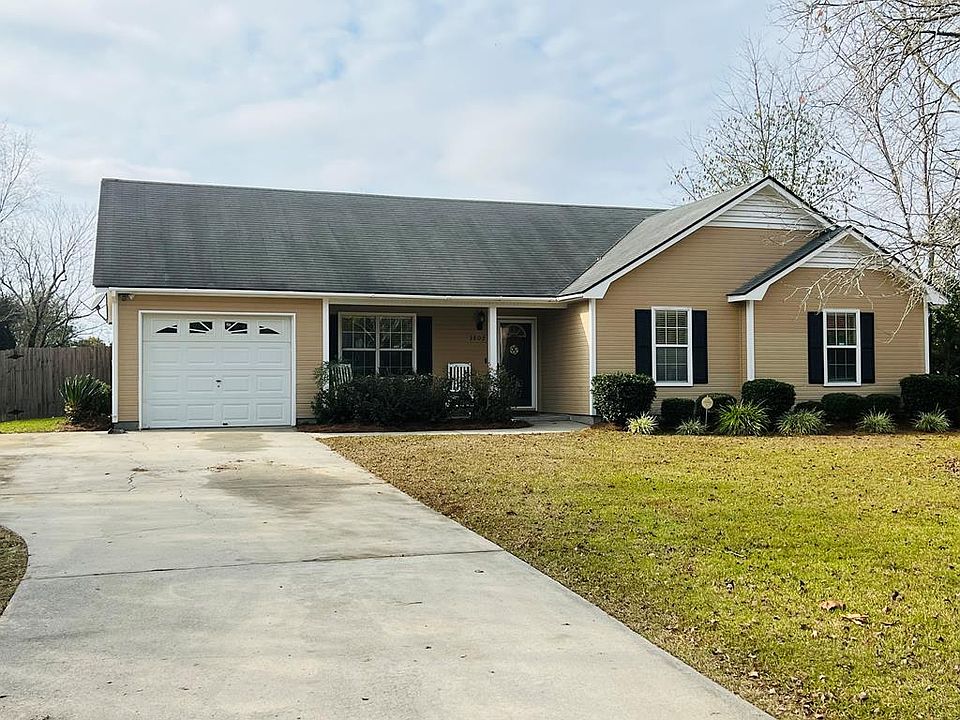 1st image of 3802 Robin Ln