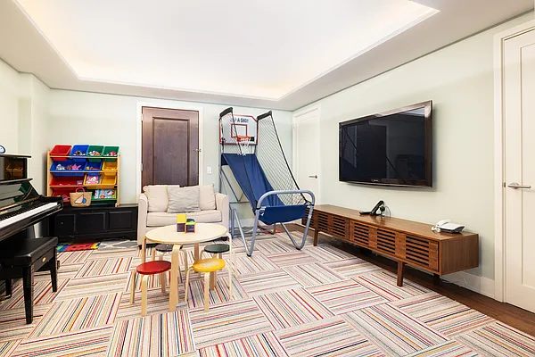 Sold by Douglas Elliman | media 27