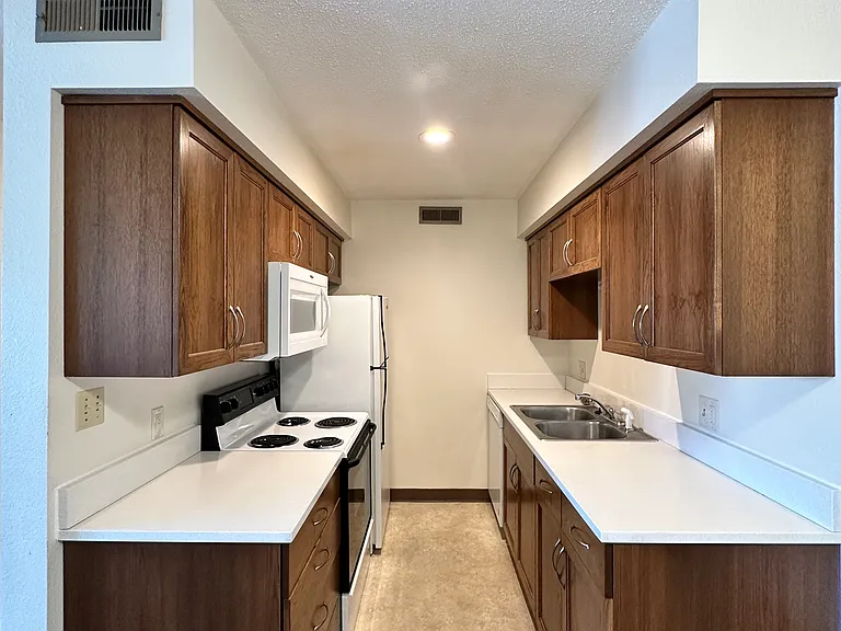1120 Hancock Dr #12 — Photo 1