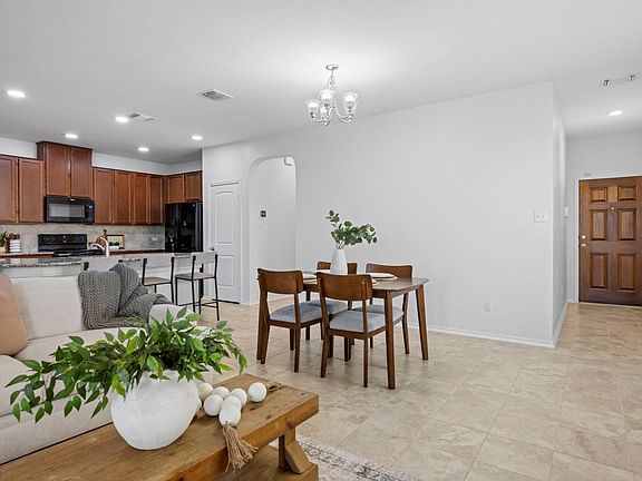 4th image of 1107 Sagebrush Dr