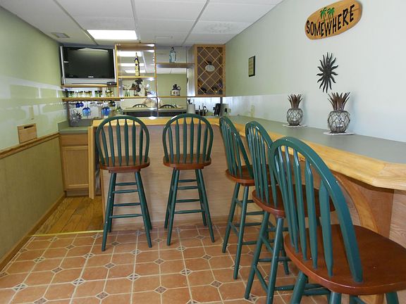 Wetbar opens to pool