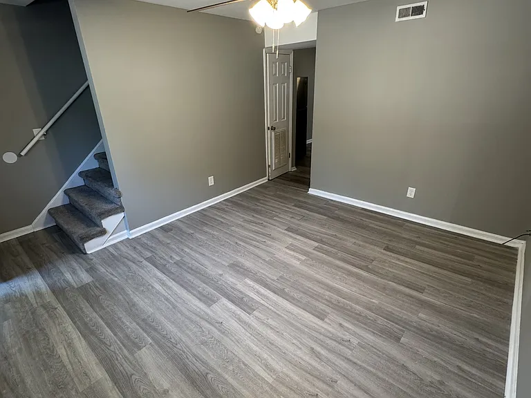 113 Aqua Ct — Photo 2