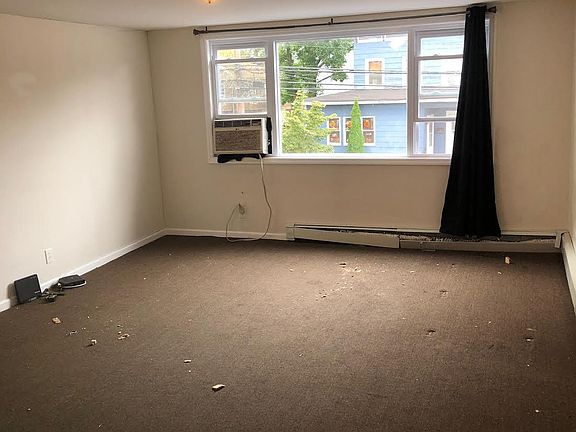 2nd image of 515 Jewett Ave #2