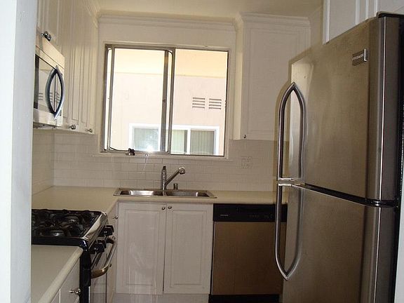 5th image of 1538 N Hayworth Ave APT 8