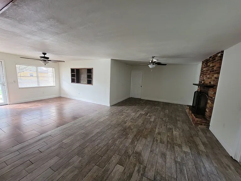 2425 W Central Ave — Photo 5