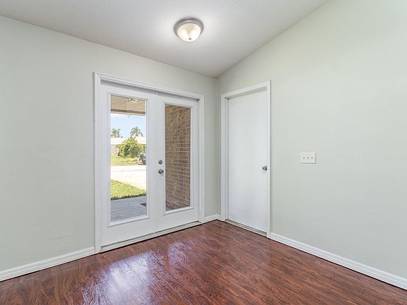 4th image of 841 Raintree Ave