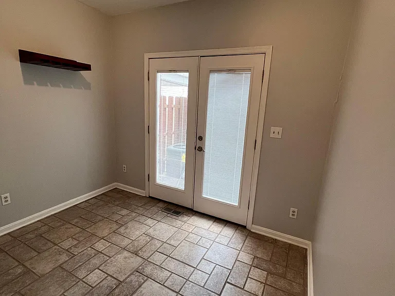 627 Harvey St — Photo 14