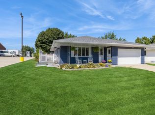 405 S P St, Indianola, IA 50125
