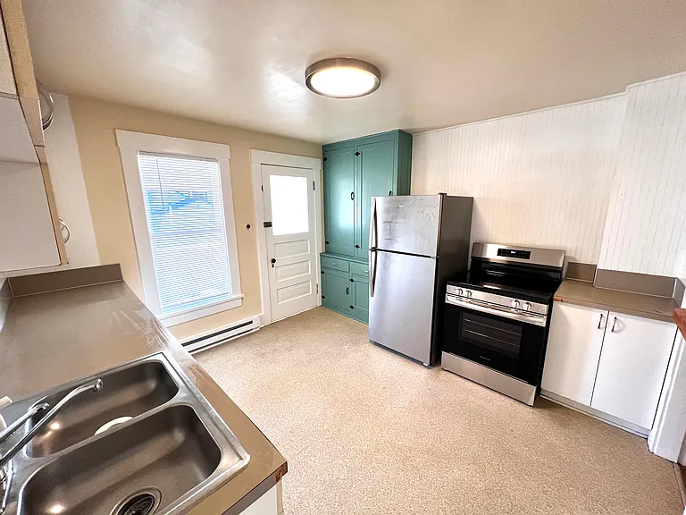 4028 Woodland Park Ave N #B — Photo 4